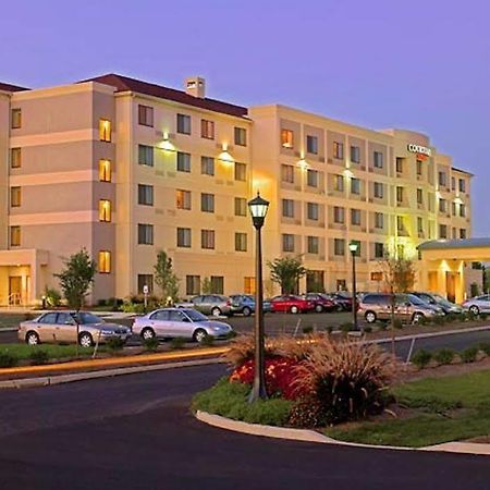 Готель Courtyard Lancaster Fertility Екстер'єр фото