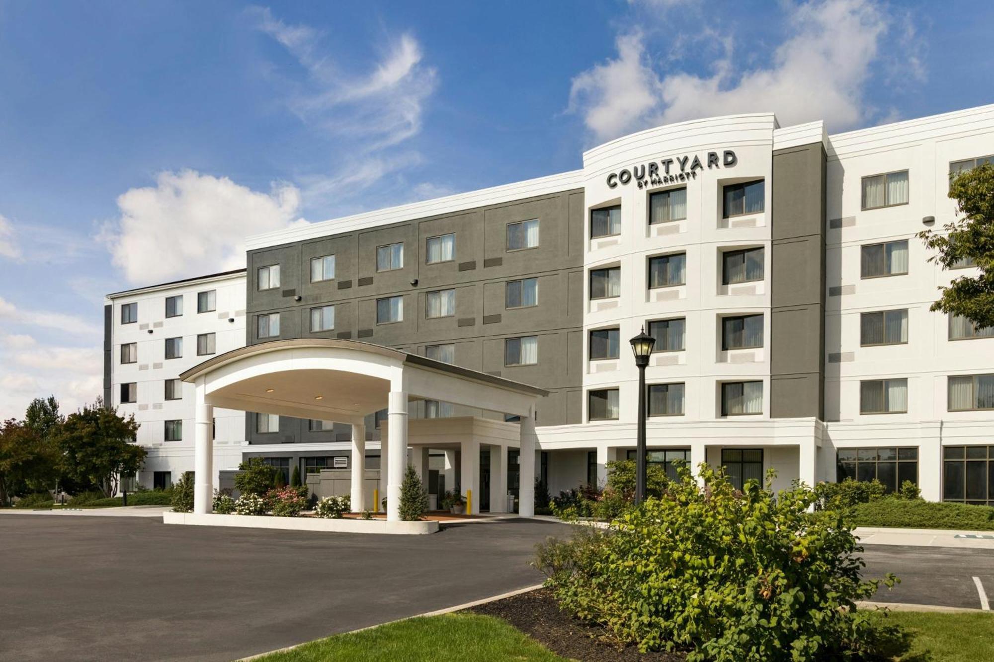 Готель Courtyard Lancaster Fertility Екстер'єр фото