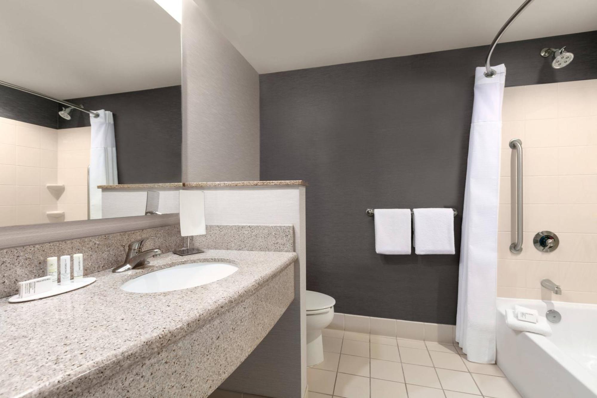 Готель Courtyard Lancaster Fertility Екстер'єр фото