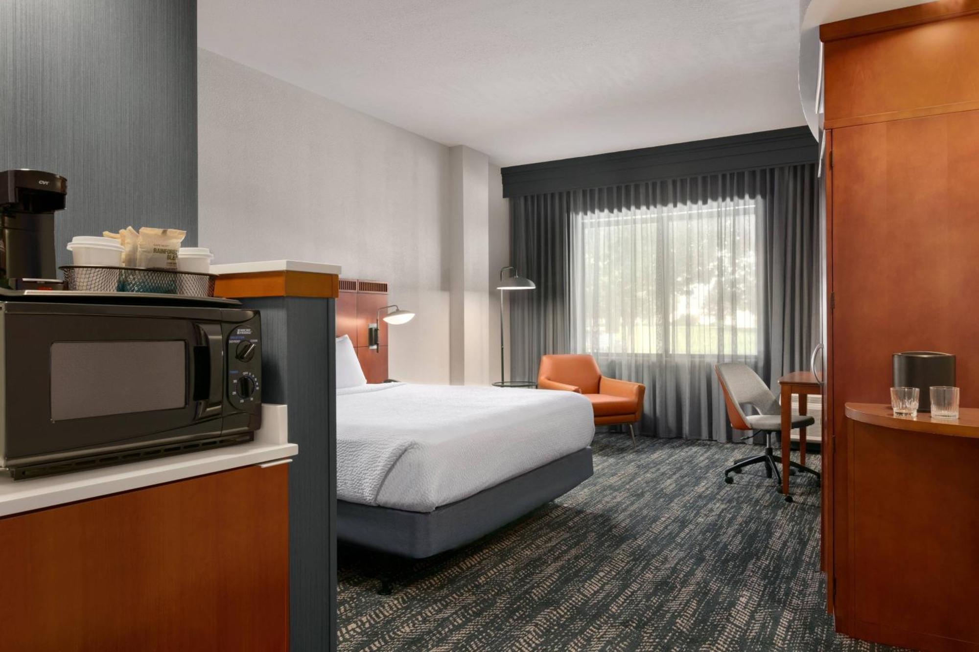 Готель Courtyard Lancaster Fertility Екстер'єр фото
