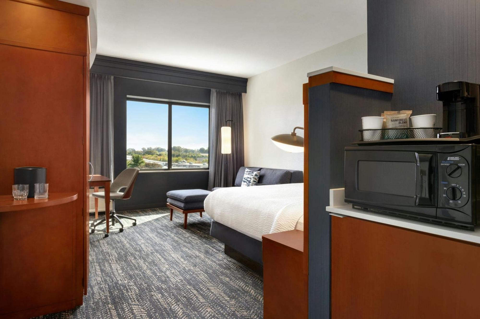 Готель Courtyard Lancaster Fertility Екстер'єр фото