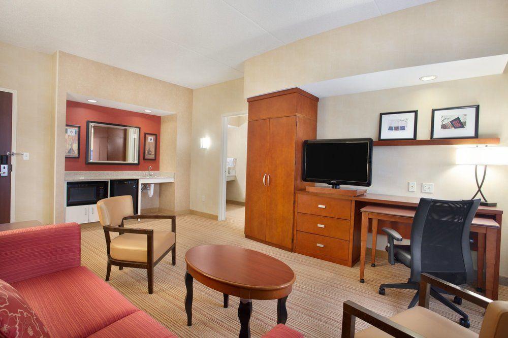 Готель Courtyard Lancaster Fertility Екстер'єр фото