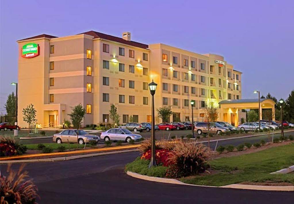 Готель Courtyard Lancaster Fertility Екстер'єр фото