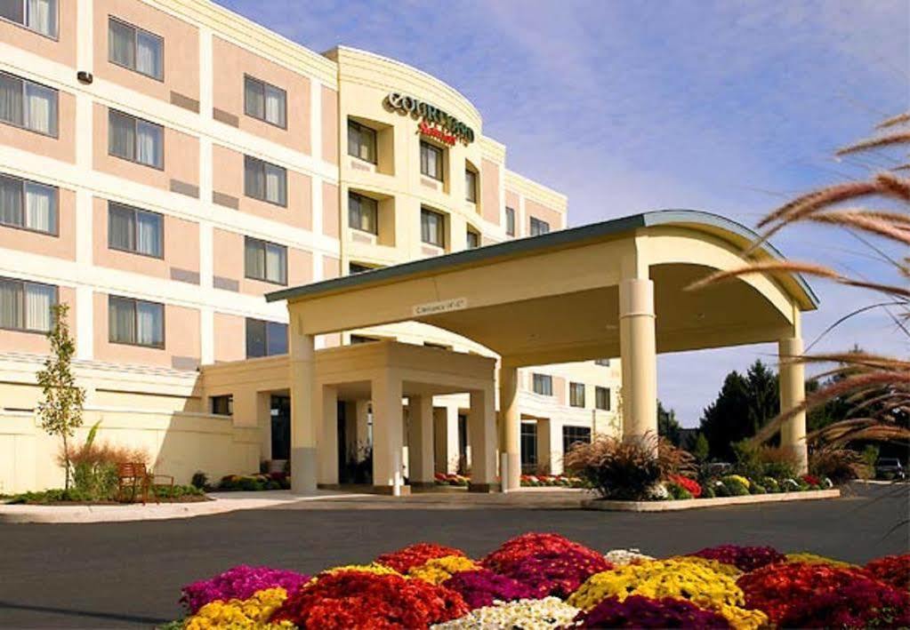 Готель Courtyard Lancaster Fertility Екстер'єр фото