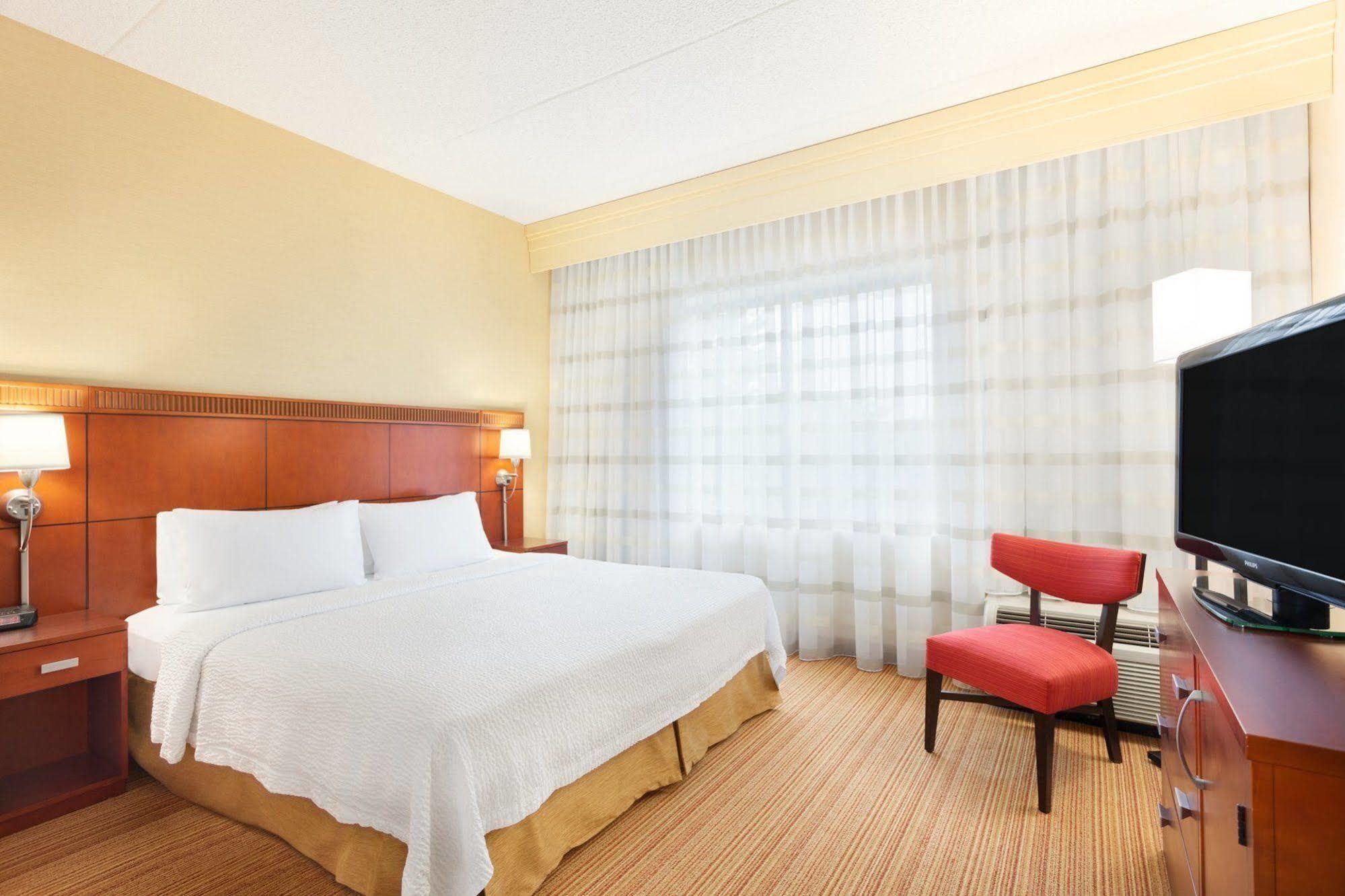 Готель Courtyard Lancaster Fertility Екстер'єр фото