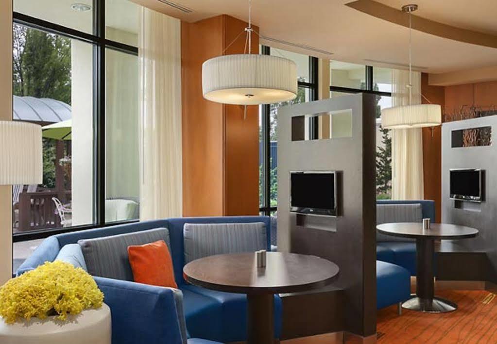 Готель Courtyard Lancaster Fertility Екстер'єр фото