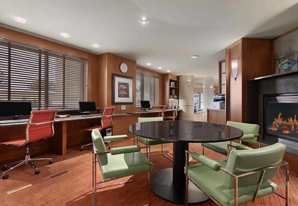 Готель Courtyard Lancaster Fertility Екстер'єр фото