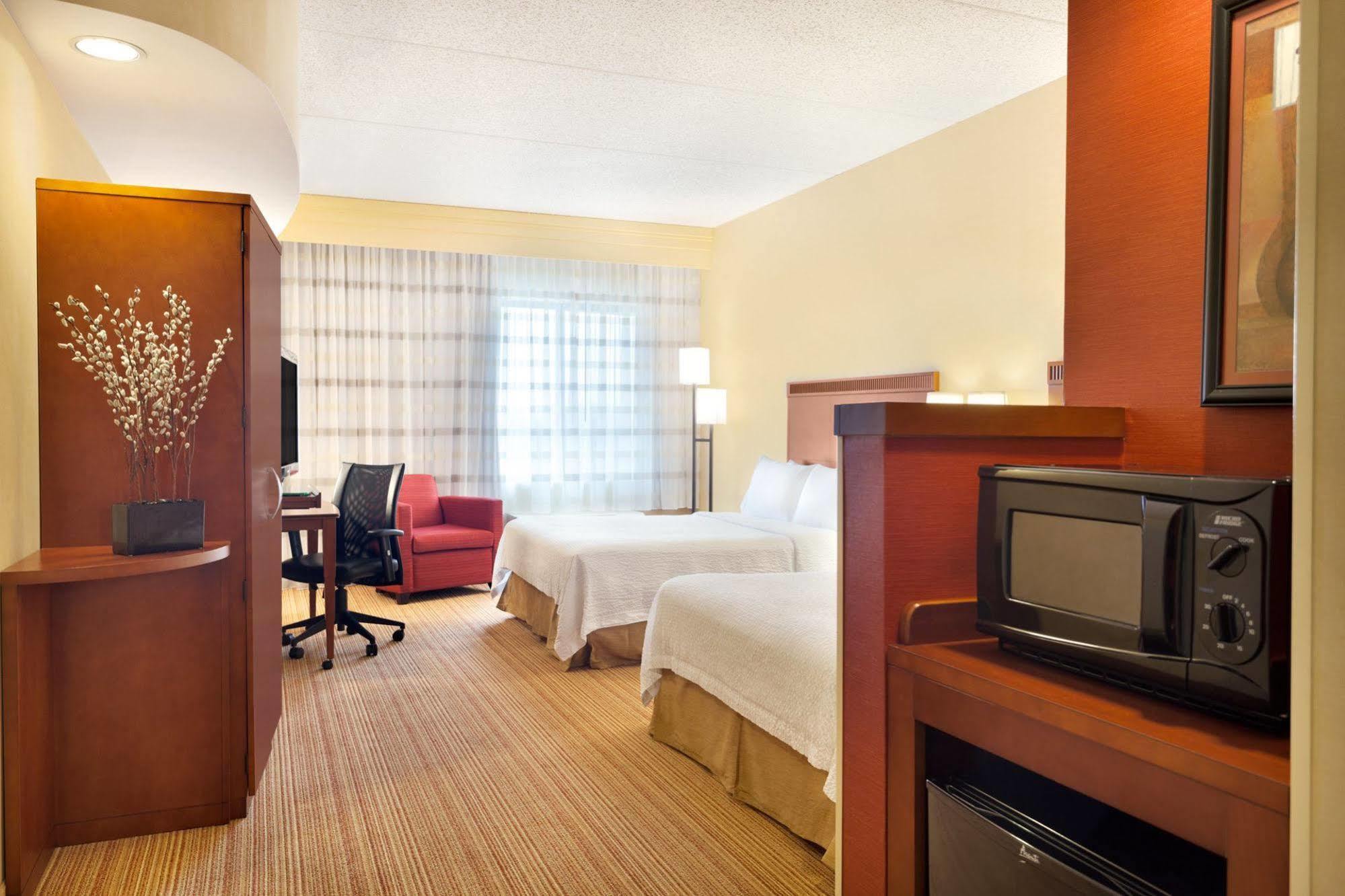 Готель Courtyard Lancaster Fertility Екстер'єр фото